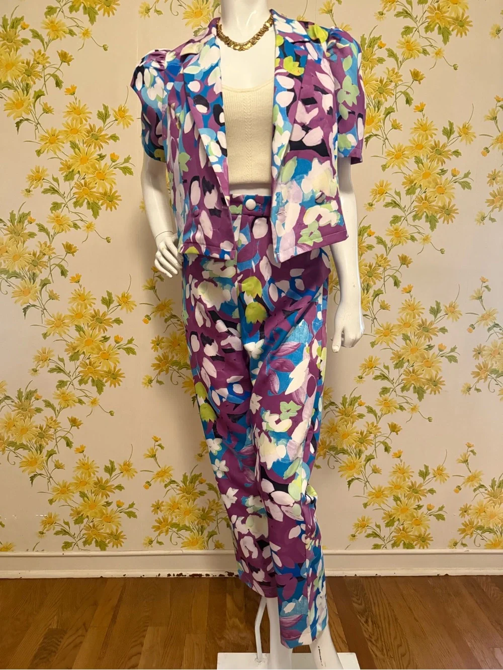 NWT Purple Floral Two-Piece Pantsuit with Blue & Green Accents size M - Picture 6 of 16